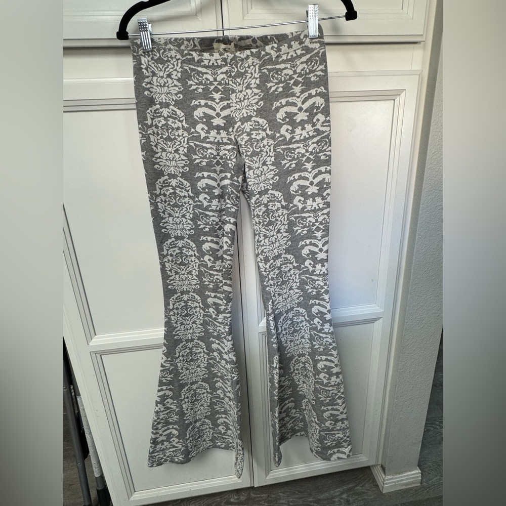 O'Neill Gray and White Flare Pants with High-Waist Design